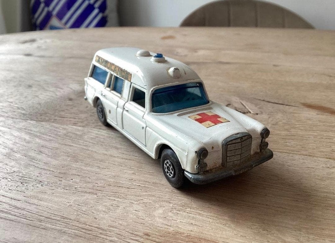 Matchbox Speed Kings K-28 Mercedes Benz Binz Ambulance, Ophalen of Verzenden, Gebruikt, Auto, Matchbox