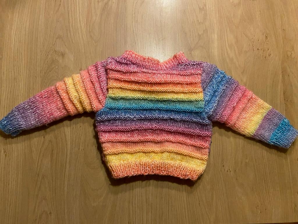Nieuw-Handgebreide regenboog trui voor baby's, Ophalen of Verzenden, Zo goed als nieuw, Jongetje of Meisje
