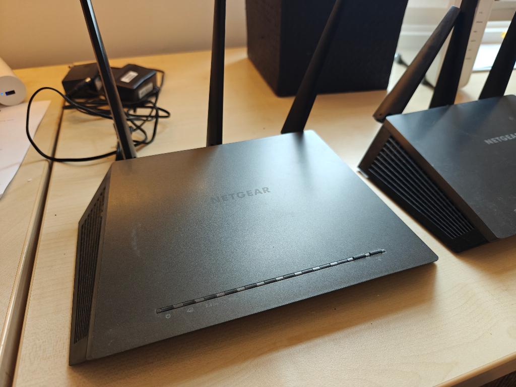Netgear Nighthawk R7000 router - 2 stuks, Computers en Software, Ophalen, Zo goed als nieuw, Router, Netgear Nighthawk