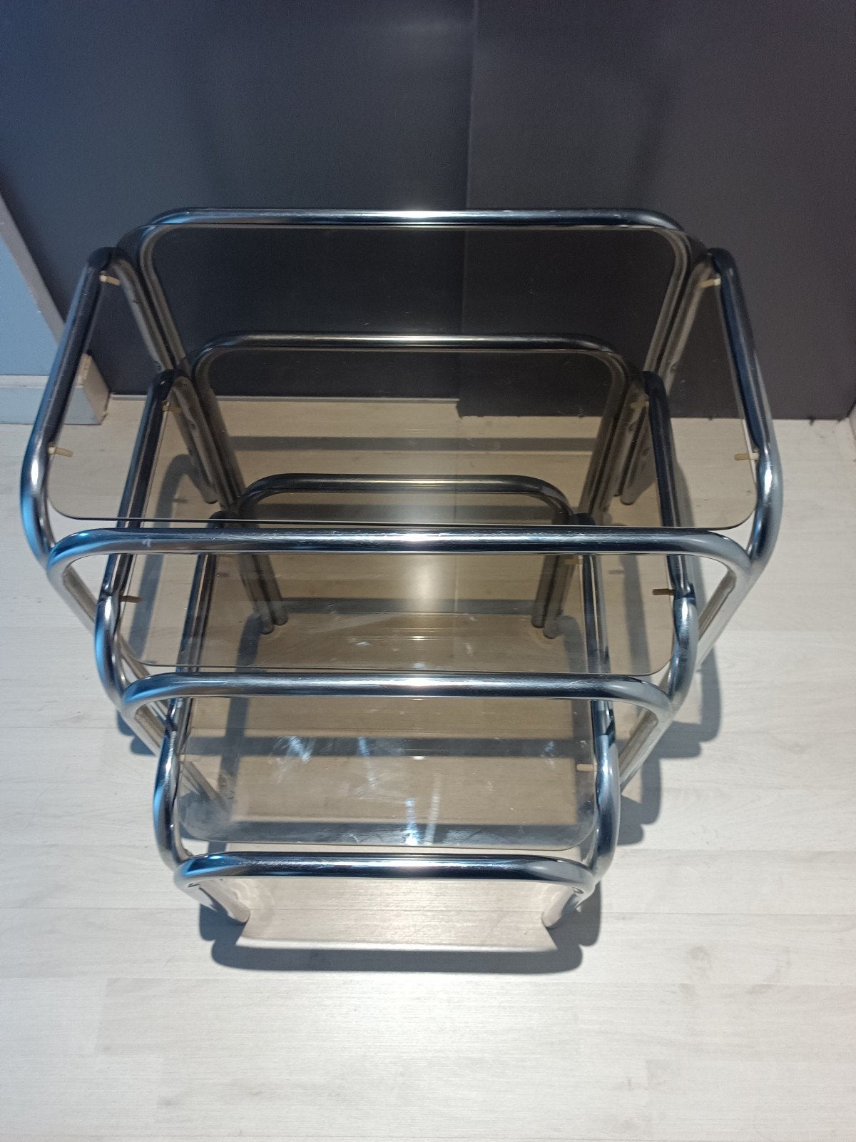 Vintage set van 3 chromen nesttafels met gerookt glas – jare, Minder dan 55 cm, Gebruikt, Rechthoekig, Ophalen