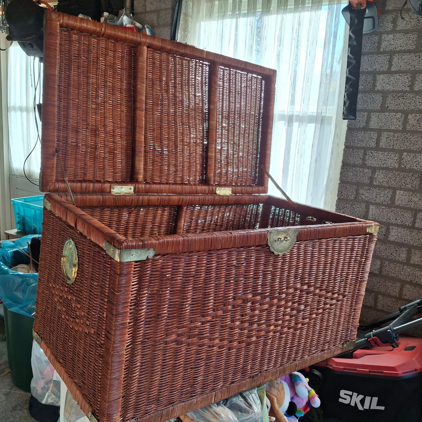Vintage rieten kist/opbergkist met messing accenten, Ophalen, 50 – 75, Gebruikt, 50 tot 100 cm