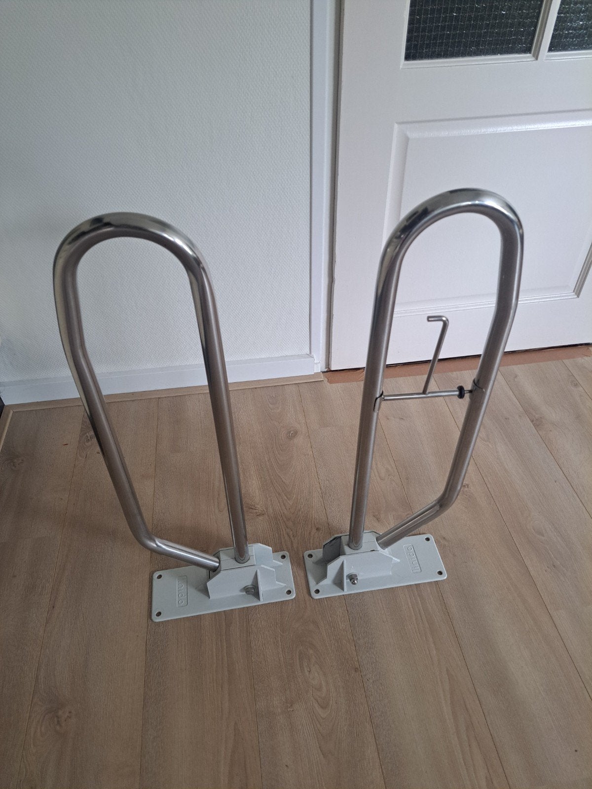 WC Invalide beugels, Ophalen