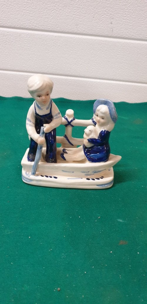 beeld delfts blauw keramiek jongen en meisje, Ophalen of Verzenden