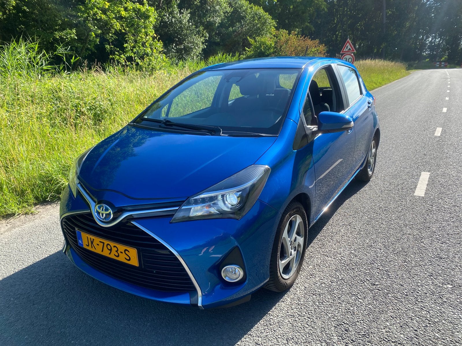 Toyota Yaris 1.5 HSD 55KW 5DRS Hybrid 2016 Blauw, Auto's, Automatische klimaatregeling, 4 cilinders, Blauw, 49 €/maand