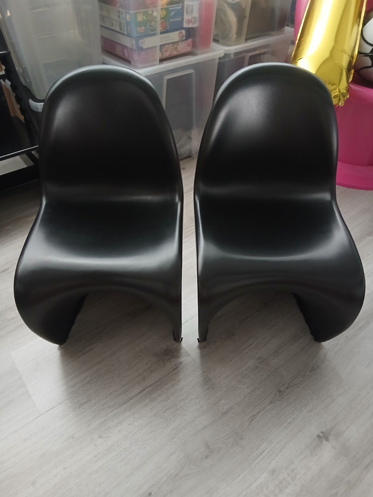 Twee kinderstoelen - zwart, stevig en comfortabel, Kinderen en Baby's, Kinderstoelen, Ophalen, Zo goed als nieuw, Overige typen