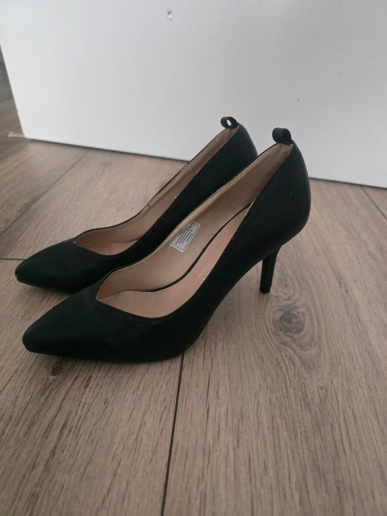 Dames hakschoen (maat 38), Ophalen of Verzenden, Zo goed als nieuw, Zwart, Sneakers of Gympen