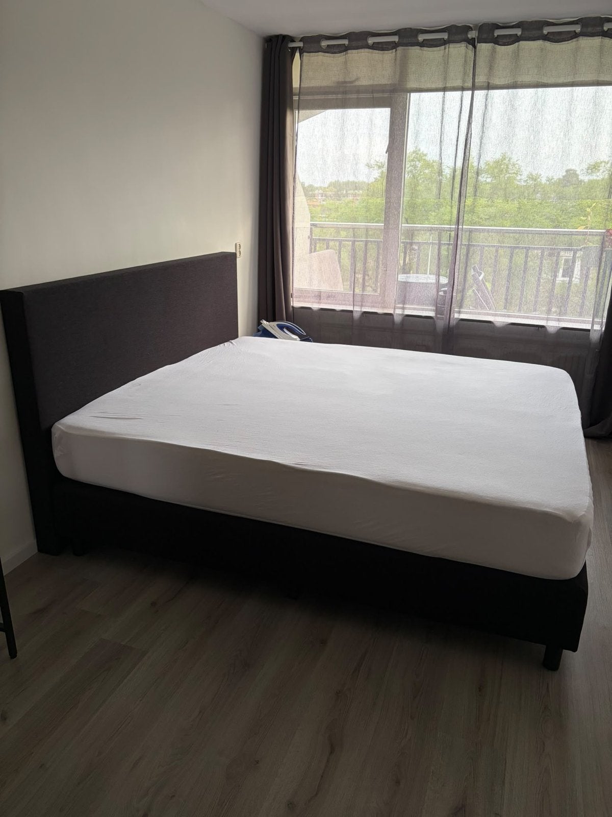 Boxspring 1.80x2.00m in nieuwstaat