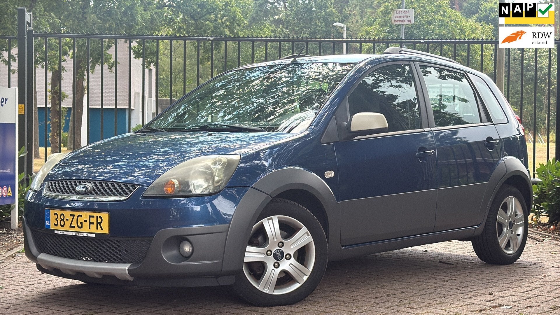 Ford Fiesta 1.4-16V Crossroad AIRCO/APK, Voorwielaandrijving, Dealer onderhouden, 4 cilinders, Blauw