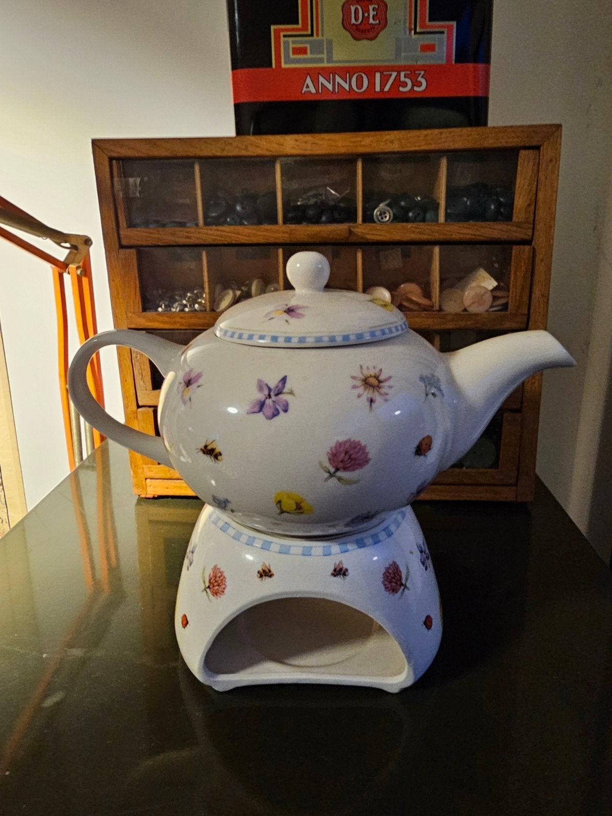 Douwe Egberts Theepot met theelichtje, Theepot/fluitketel, Ophalen of Verzenden, Zo goed als nieuw, Steen/keramiek