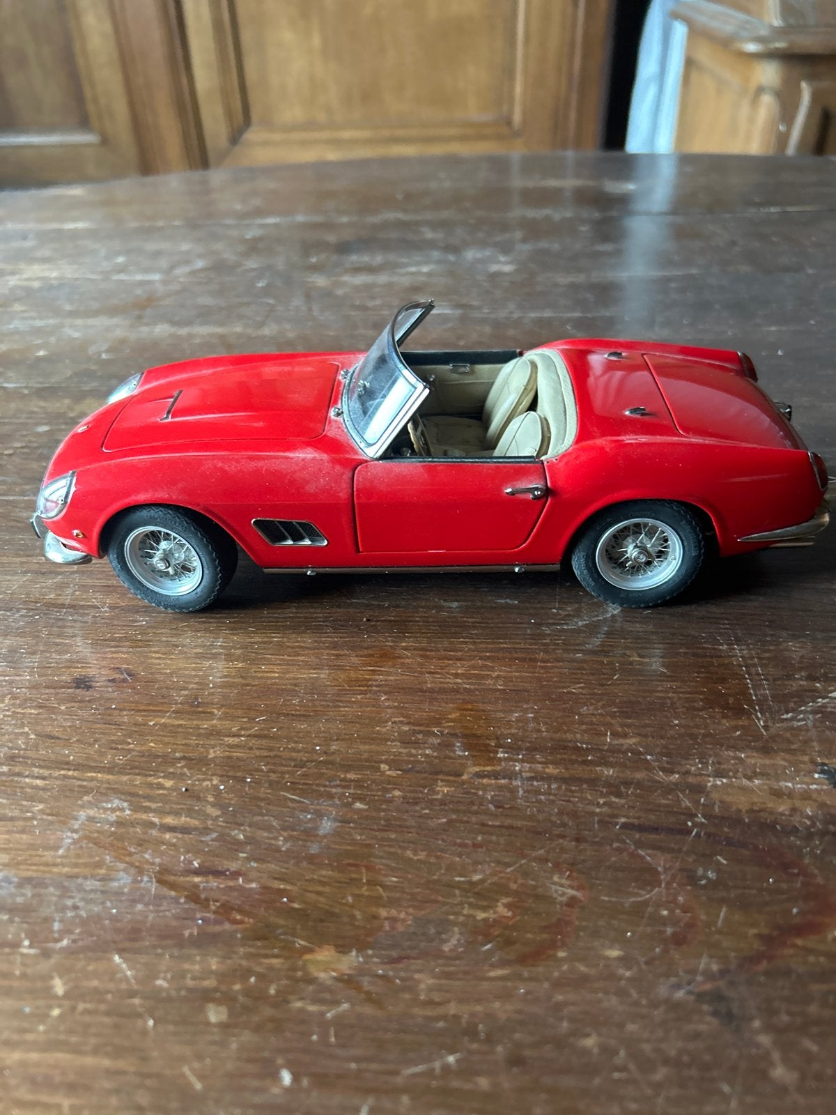 Rode Ferrari schaalmodel - Zo goed als nieuw, Ophalen of Verzenden, Zo goed als nieuw, Auto