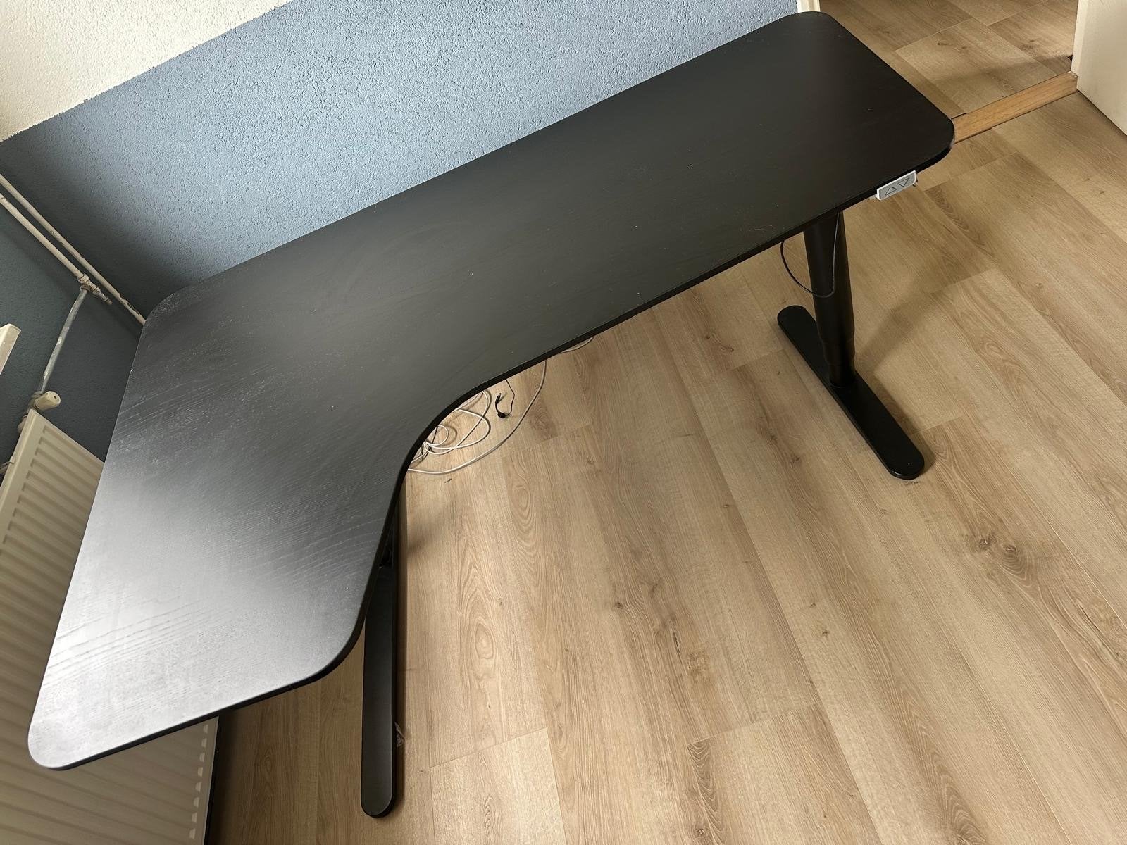 IKEA Bekant Hoekbureau Zwart - Zit-sta Bureau, Huis en Inrichting, Bureaus, Ophalen, Zwart, Elektrisch, Spaanplaat of MDF