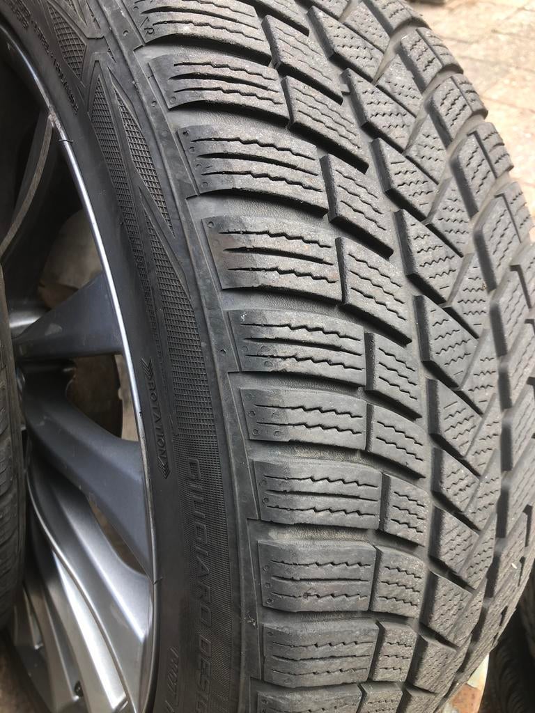 Originele 18” Alfa Giulietta QV-velgen met winterbanden., Ophalen, Gebruikt, Alfa Romeo