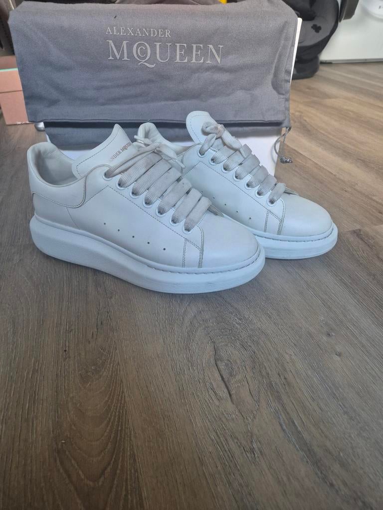 Alexander McQueen Witte Sneakers Maat 41 - Zo goed als nieuw, Ophalen, Alexander McQueen, Wit, Sneakers of Gympen