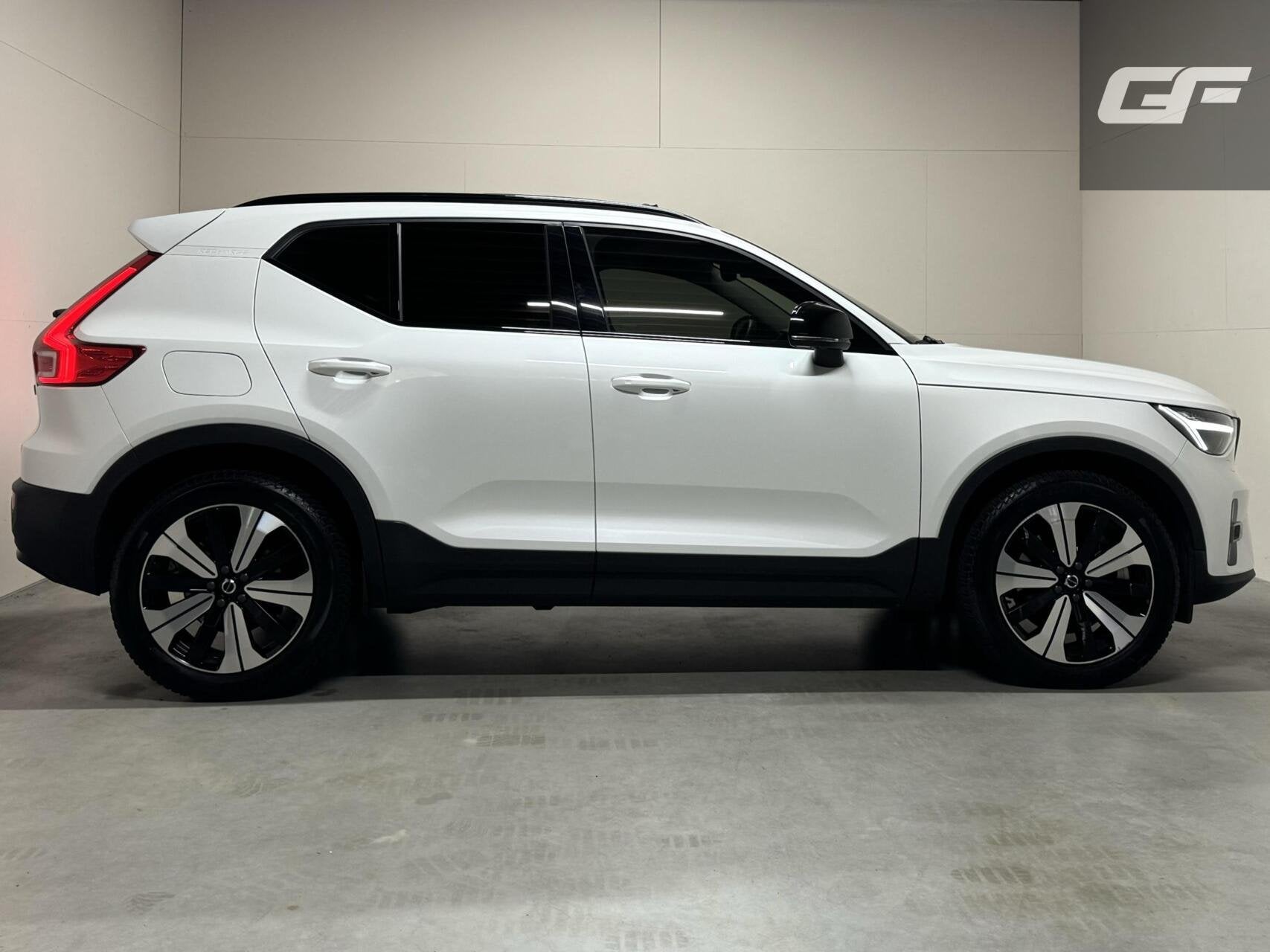 Volvo XC40 1.5 T5 Plug-in Hybrid Ultimate Dark Pano H/K 360, Met garantie (alle), Wit, Bedrijf, Automatische klimaatregeling