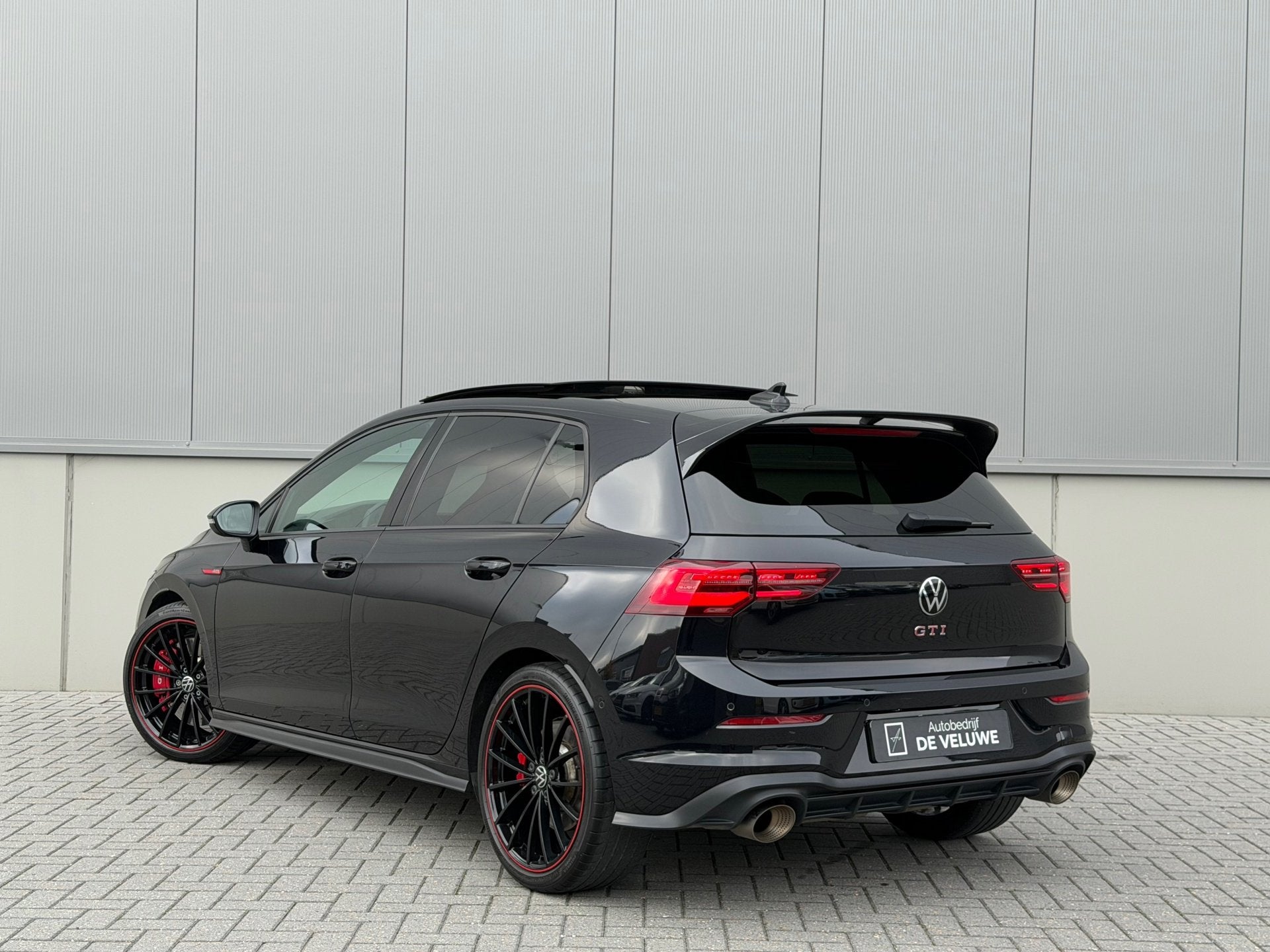 Volkswagen Golf 2.0 TSI GTI Clubsport Akrapovic HuD H&K Pano, Auto's, Dealer onderhouden, Gebruikt, Zwart, 4 cilinders