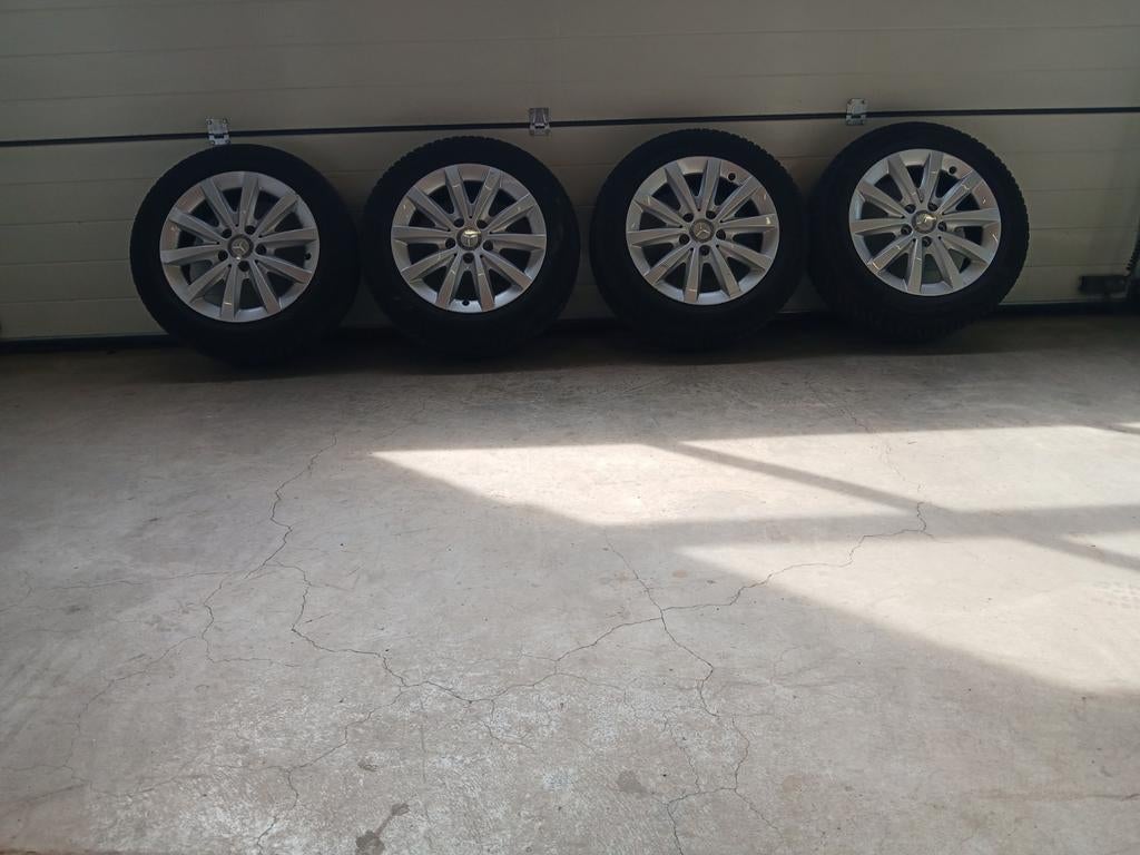 Winterset mercedes a klasse 2012-2018 16INCH lichtmetaal., Auto-onderdelen, Banden en Velgen, Ophalen, 16 inch, Banden en Velgen