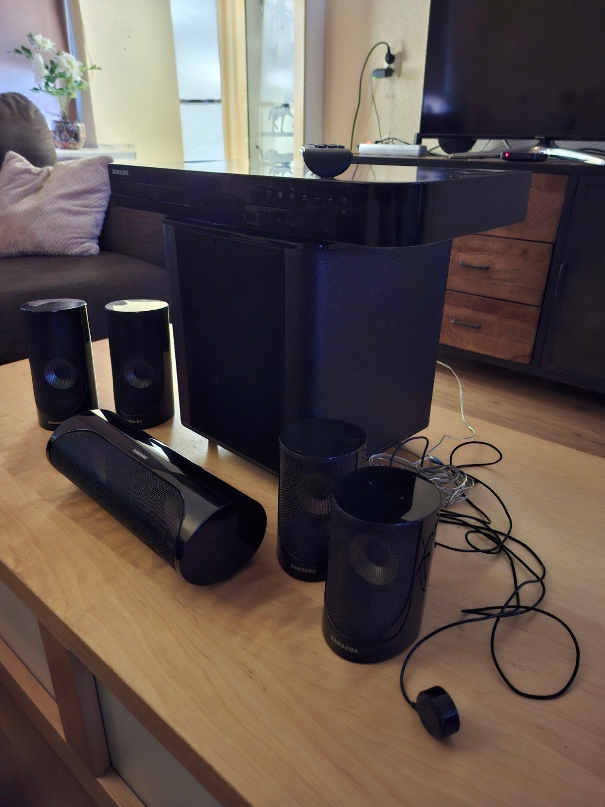 Samsung HT-J5500 5.1 Surround Sound Set met DVD-speler, Zo goed als nieuw, 5.1-systeem, Dvd-speler, Ophalen