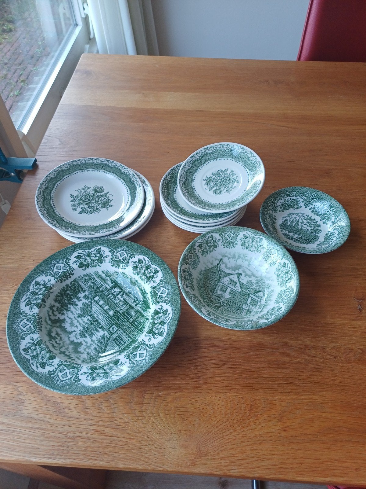 Handbeschilderde Staffordshire bordjes en schaaltjes, Antiek en Kunst, Ophalen