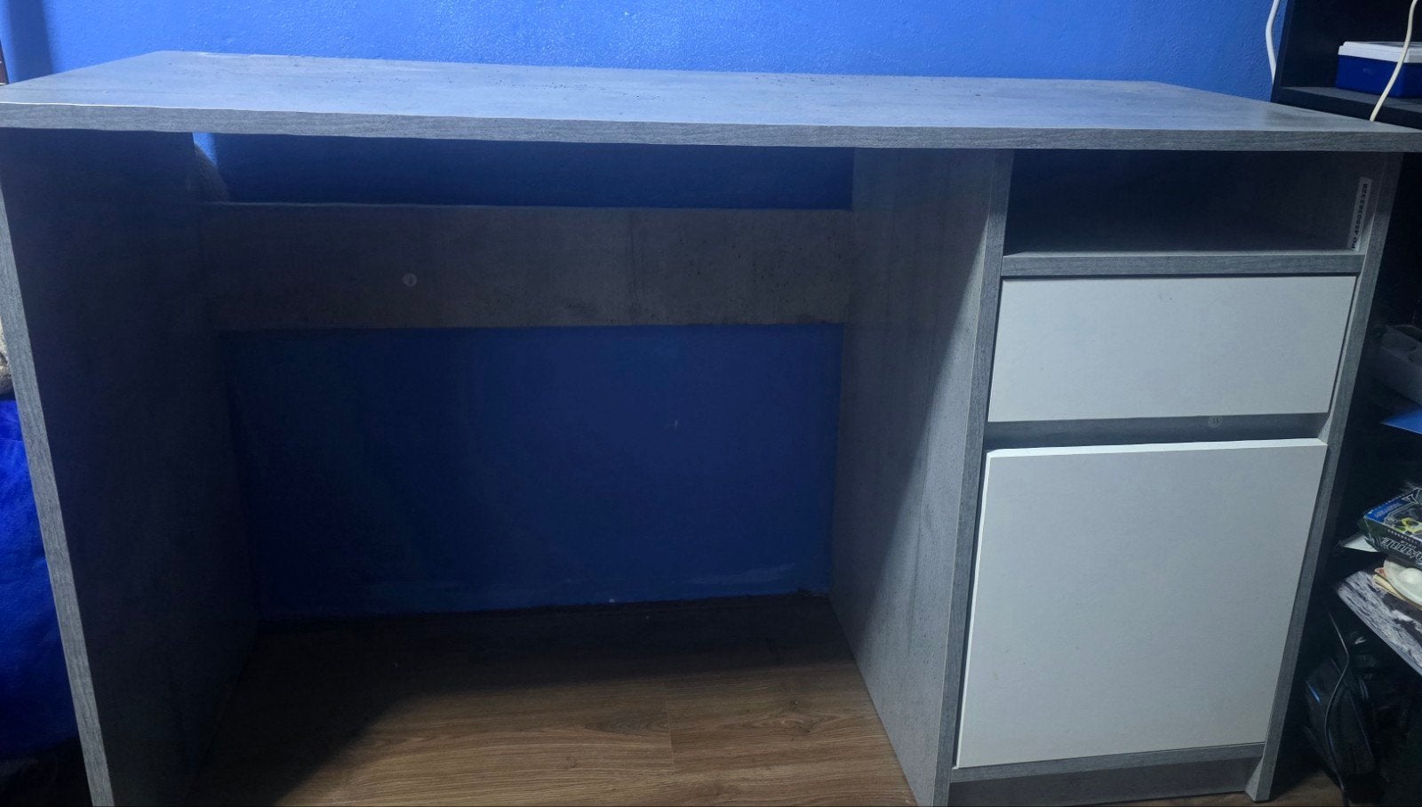 Billund bureau 1lade 1deur, Ophalen, Zo goed als nieuw, 70 tot 120 cm