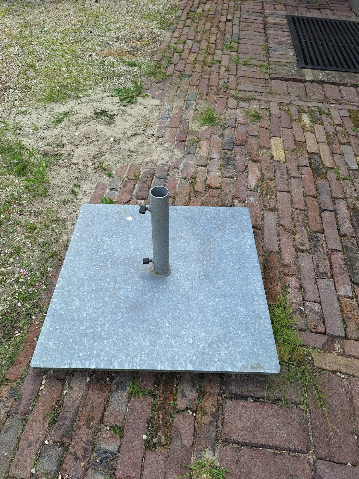 Stevige parasolvoet van gegalvaniseerd staal, Tuin en Terras, Parasols, Ophalen, Gebruikt, Minder dan 1 meter, Parasolvoet