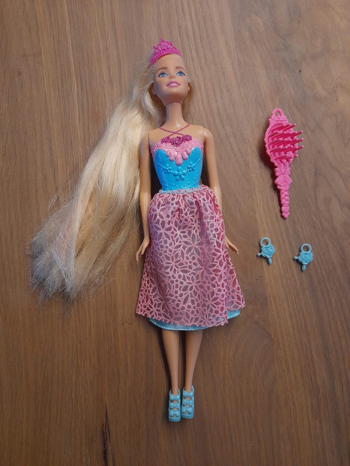 Barbie pop met extra lang haar en accessoires, Ophalen