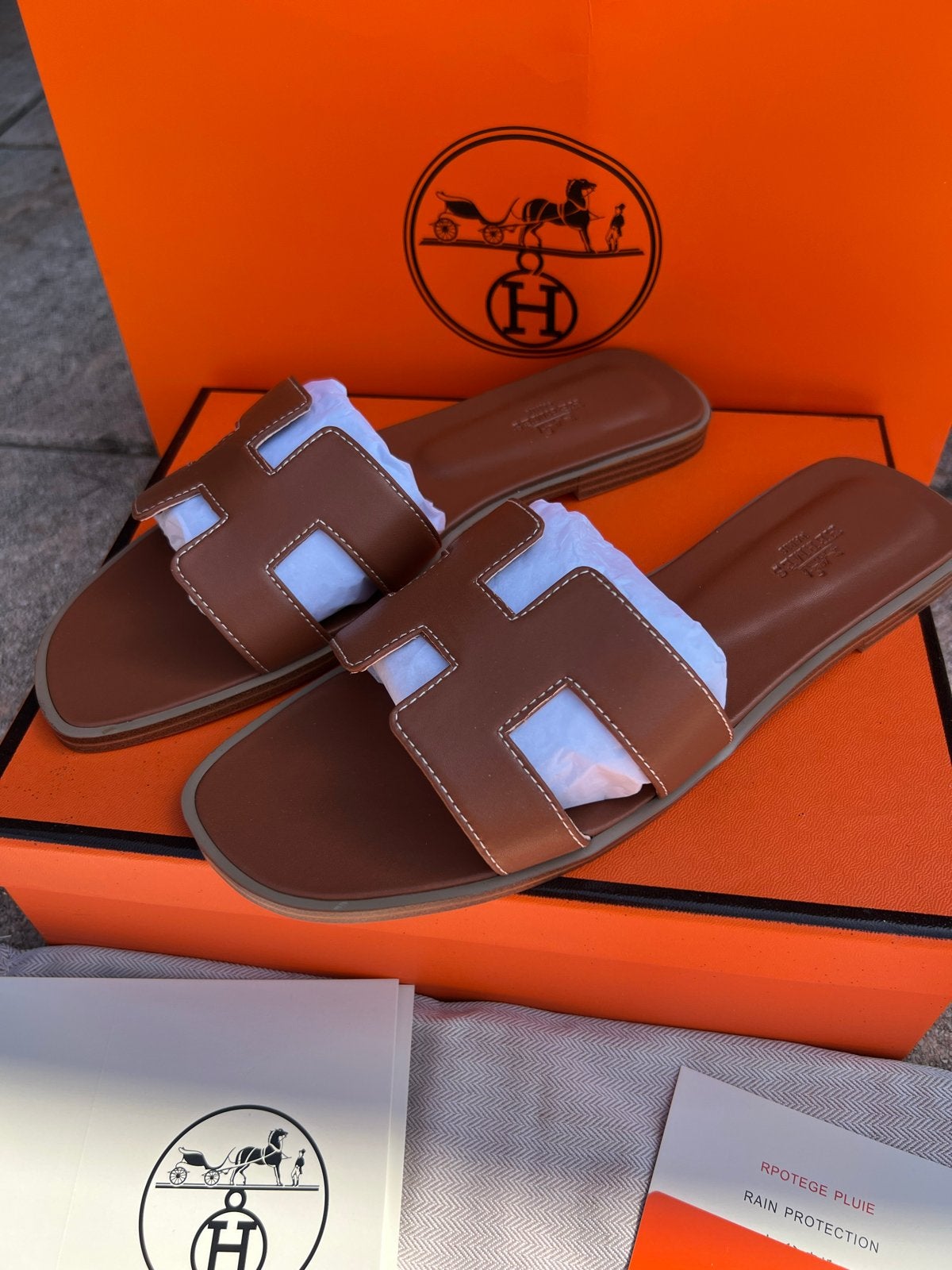 Hermes slippers nieuw - Maten 36 t/m 41, Kleding | Dames, Schoenen, Ophalen of Verzenden, Nieuw, Bruin, Slippers