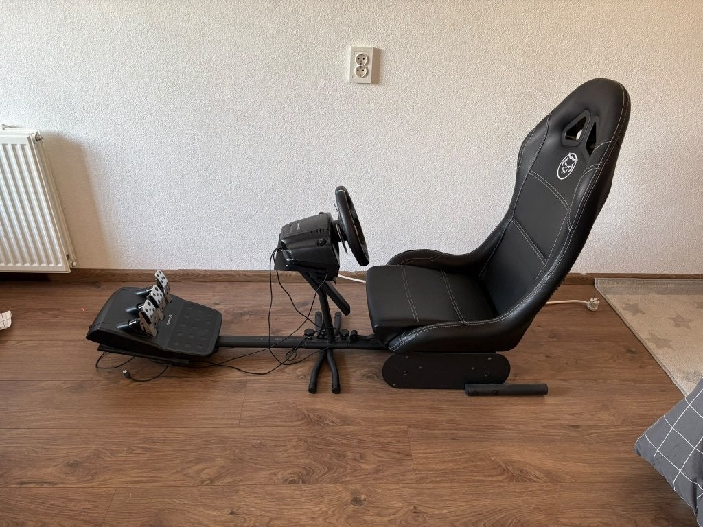 Foto 3 van Playseat met Logitech G29 racestuur en pedalen