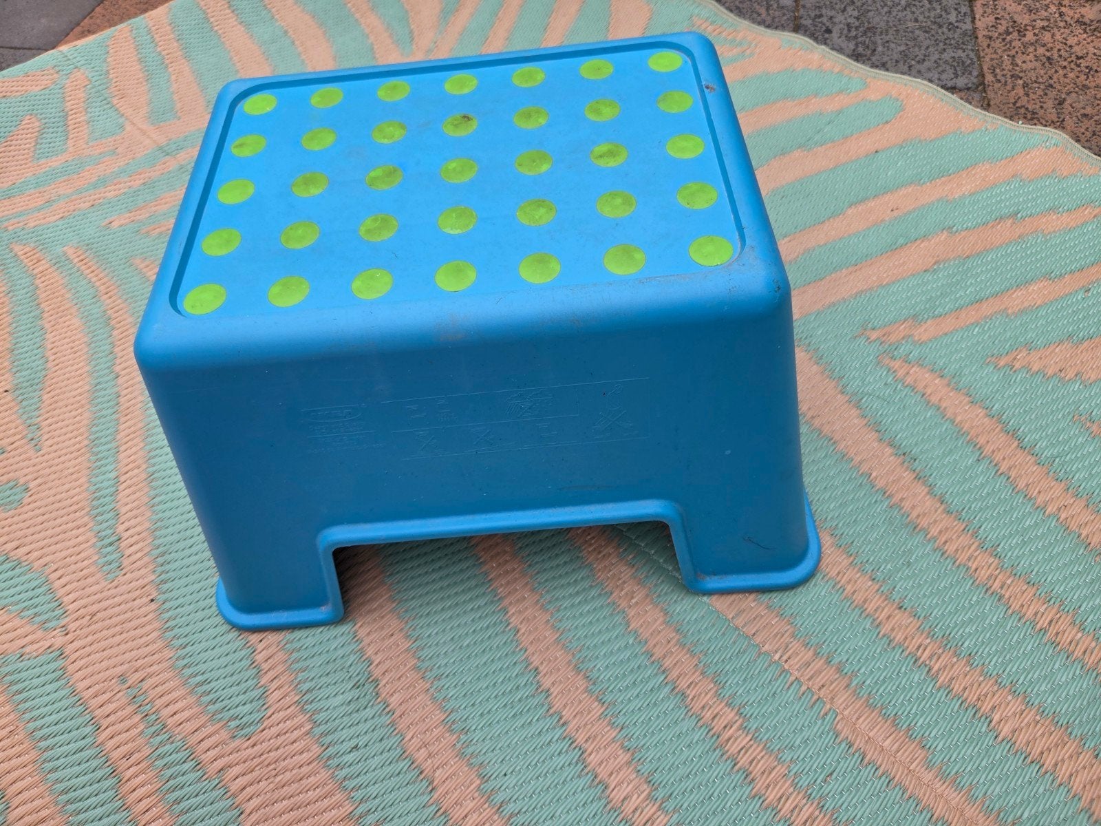 Blauw kunststof opstapje met antislip stippen, Huis en Inrichting, Krukjes, Ophalen, Gebruikt, Kunststof