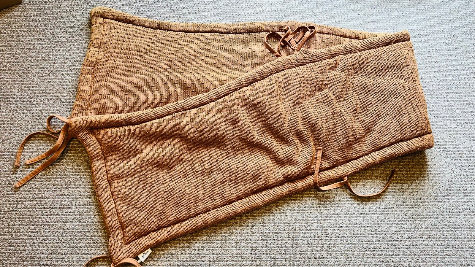Jollein Bedomrander Gebreid Caramel - Zo goed als nieuw, Kinderen en Baby's, Ophalen, Bruin, Jongetje of Meisje, Ledikant