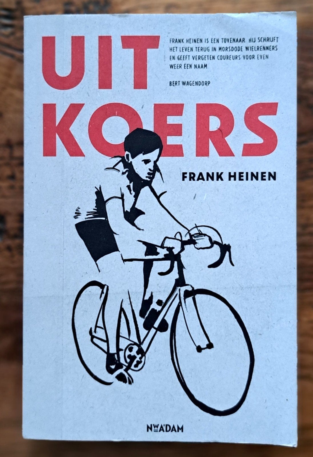 Uit koers bijzondere wielerlevens door Frank Heinen, Boeken, Lopen en Fietsen, Ophalen of Verzenden, Zo goed als nieuw, Frank Heinen