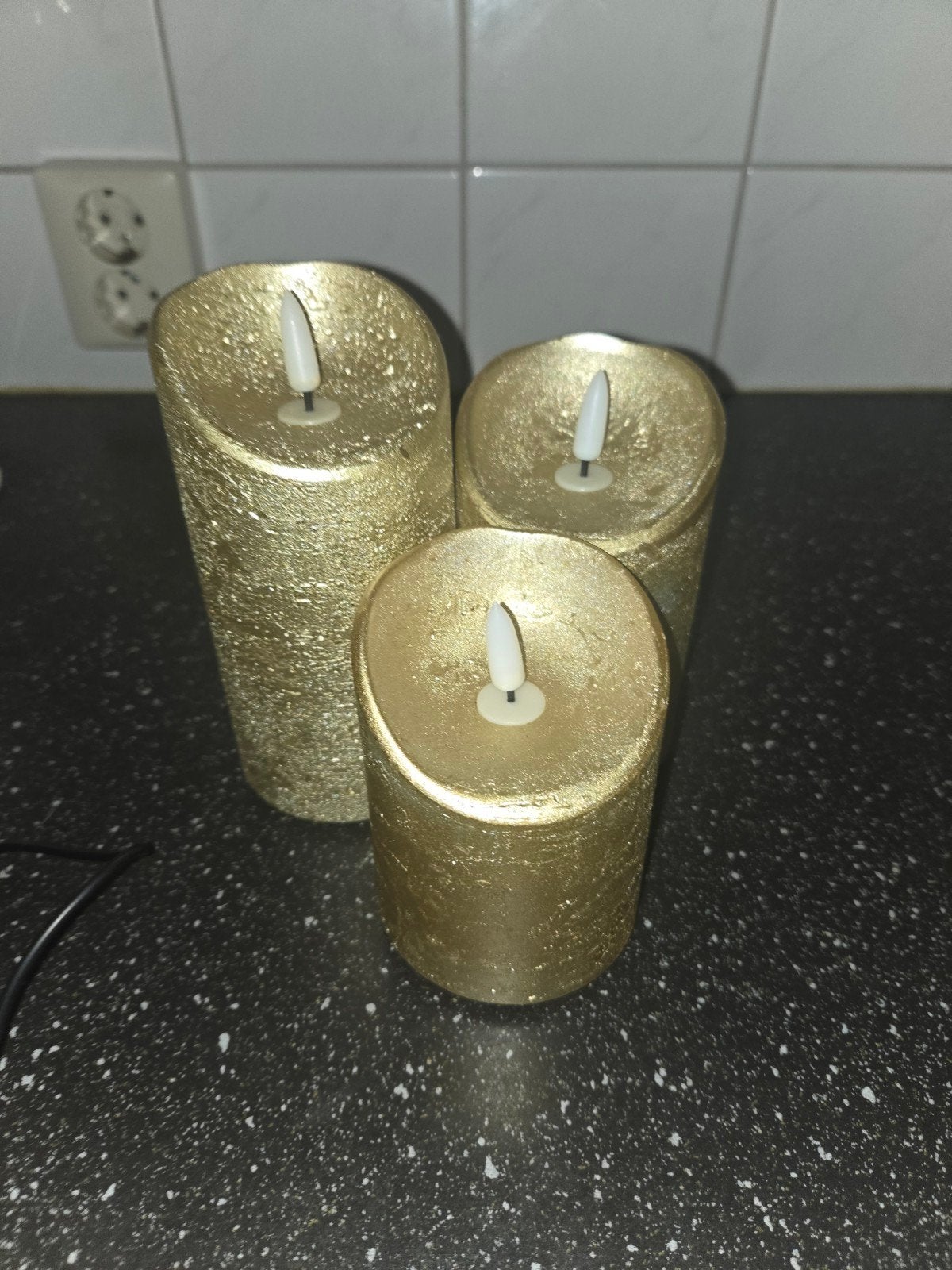 Drie goudkleurig oplaadbare kaarsen, Kunststof, Ophalen of Verzenden, Zo goed als nieuw, Kaars
