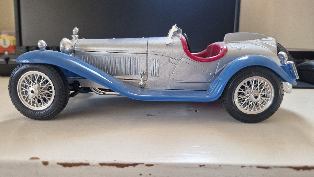 Alfa Romeo 2300 spider schaalmodel 1:18, Ophalen, Zo goed als nieuw, Auto, Bburago