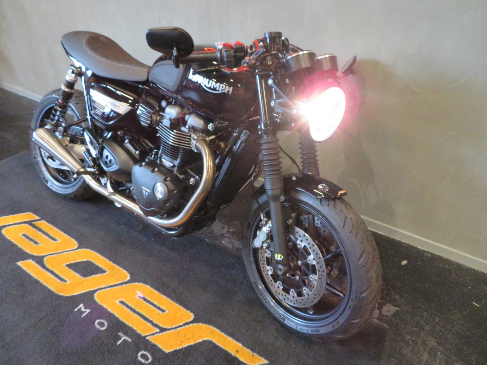 Triumph SPEED TWIN 1200 IRONHEAD FRAAI! (bj 2020), Motoren, Motoren | Triumph, Bedrijf, Toermotor