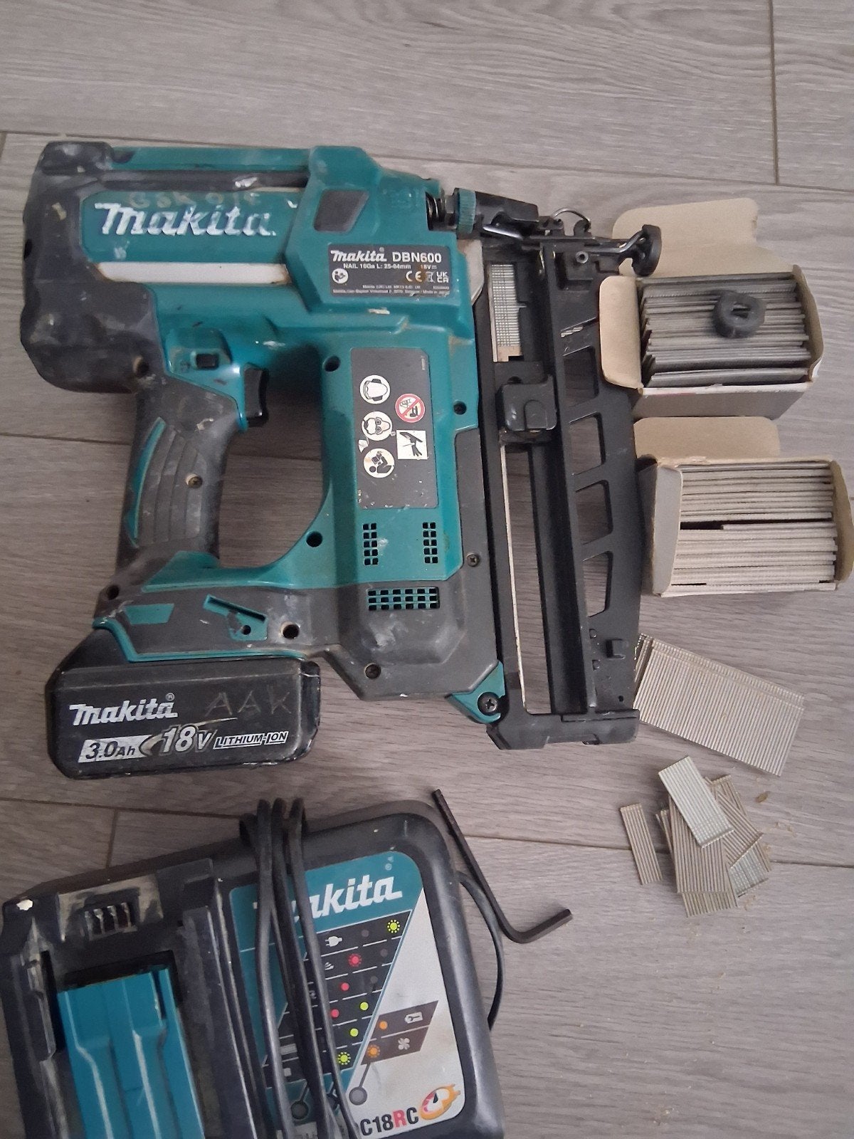 Makita dbn600 met accu en lader, Ophalen, Gebruikt