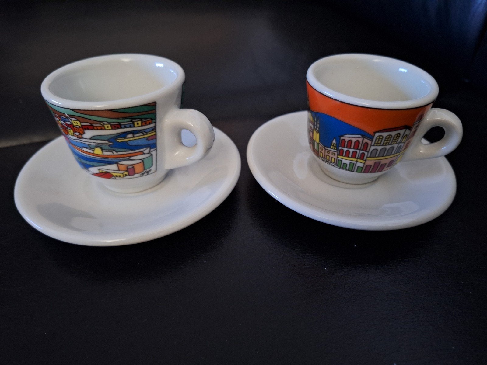 Set van 2 vrolijke espresso kopjes met schotels, Keramiek, Ophalen of Verzenden, Zo goed als nieuw, Overige stijlen