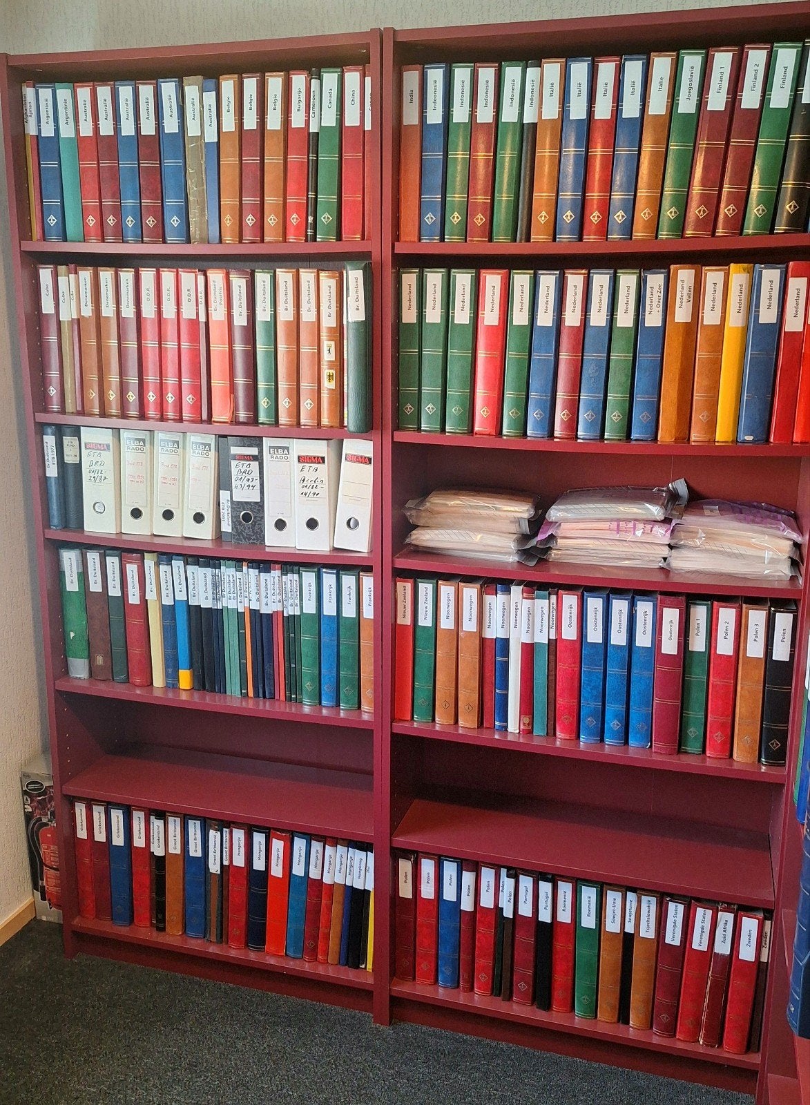 Enorme verzameling postzegels in meer dan 200 albums., Ophalen, Nederland en Buitenland
