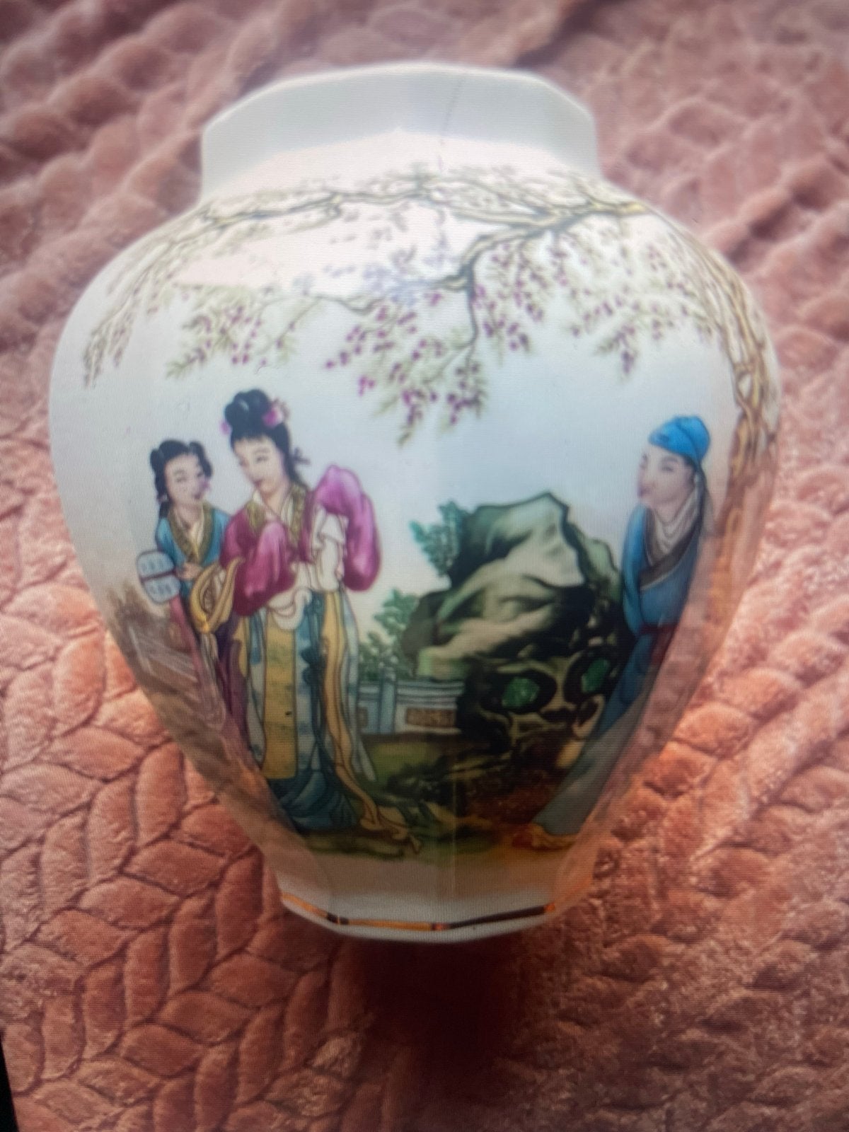 Antieke Chinese vaas met handgeschilderde figuren, Ophalen