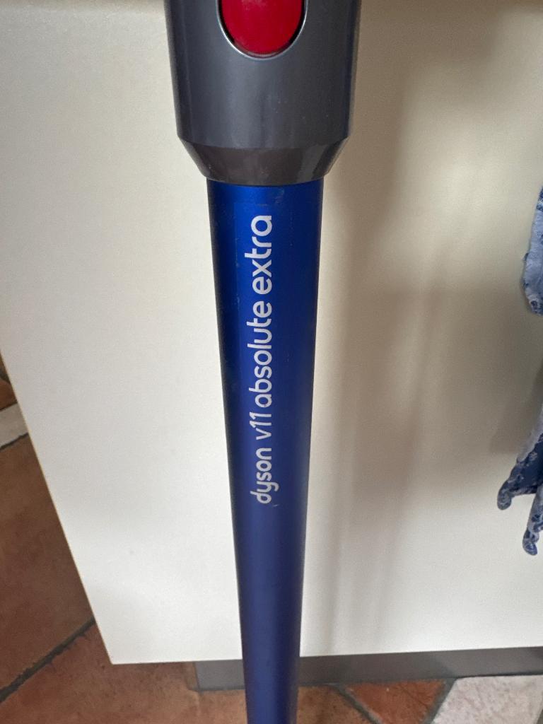 Dyson V11 absolute extra, Witgoed en Apparatuur, Stofzuigers, Ophalen, Gebruikt, Dyson, Minder dan 1200 watt