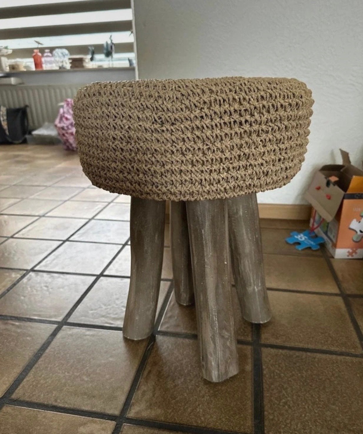 Decoratieve kruk/plantenstandaard met Raffia zitting, Hout, Ophalen of Verzenden, Bruin, Landelijk