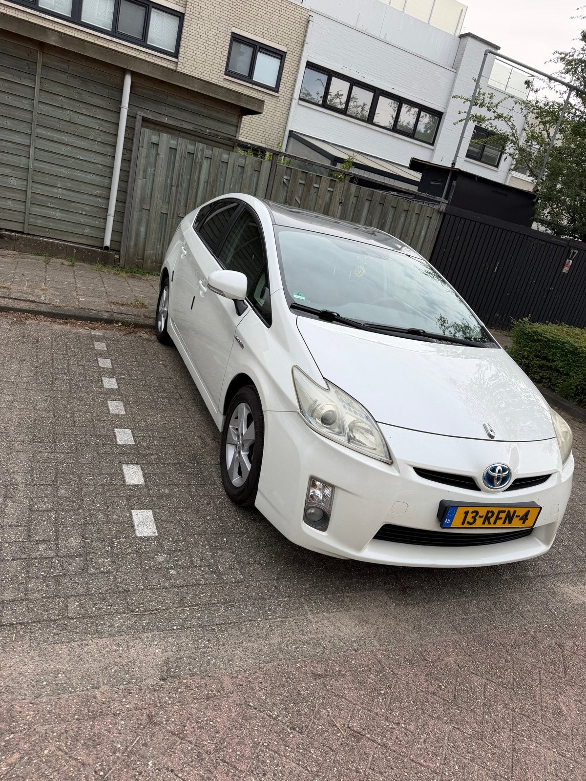 Toyota Prius 1.8 Full Hybrid 136PK Aut 2011 Wit, 1345 kg, 4 cilinders, Wit, Origineel Nederlands