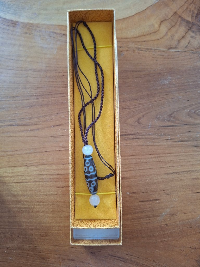 Tibetaanse Dzi kralen hanger, Sieraden, Tassen en Uiterlijk, Ophalen of Verzenden, Zo goed als nieuw, Steen of Mineraal