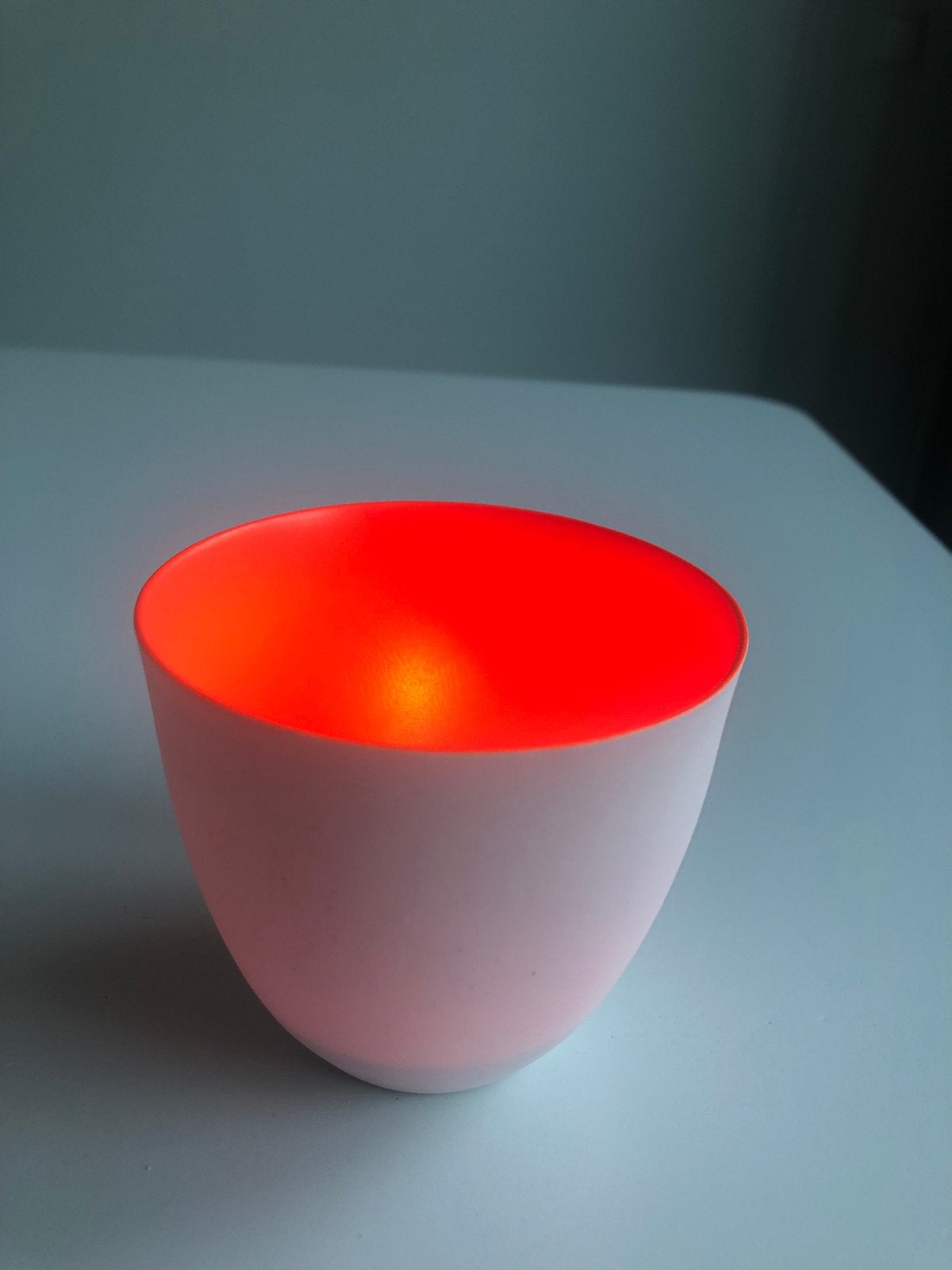 &Klevering waxinelichthouder wit met fluor oranje binnenkant, Huis en Inrichting, Waxinelichthouder, Ophalen of Verzenden, Zo goed als nieuw