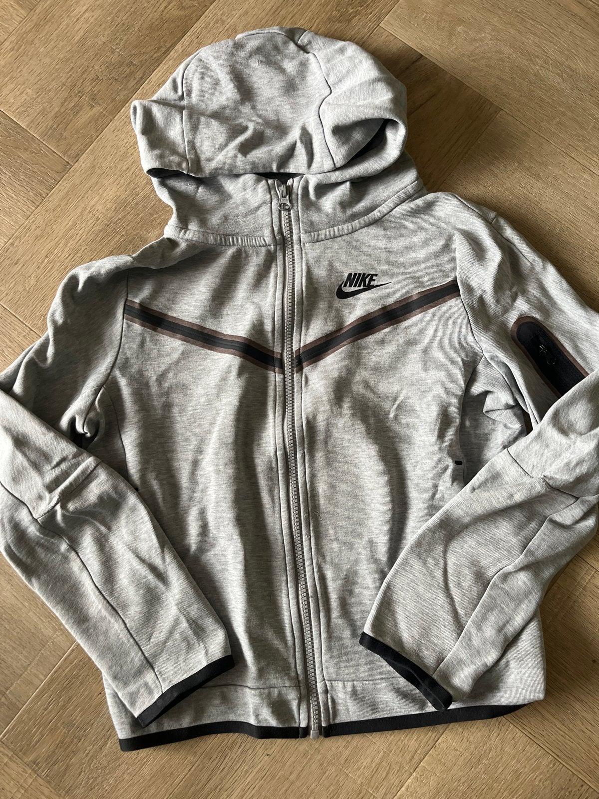 Nike Tech Fleece Vest Grijs Maat M (137-147 cm), Ophalen of Verzenden, Gebruikt, Jongen of Meisje, Trui of Vest