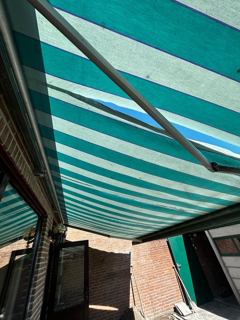 Elektrisch knikarmscherm - Groen/wit gestreept, Tuin en Terras, Zonneschermen, Ophalen, Gebruikt, 450 cm of meer, Elektrisch