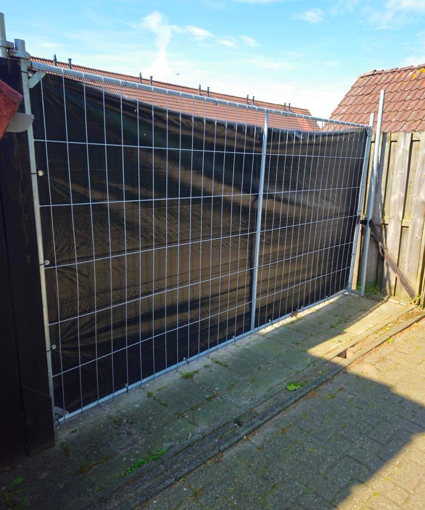 Bouwhek met zwart doek - Tijdelijke afscheiding, Tuin en Terras, Ophalen, 1 tot 2 meter, Zo goed als nieuw, 3 tot 6 meter