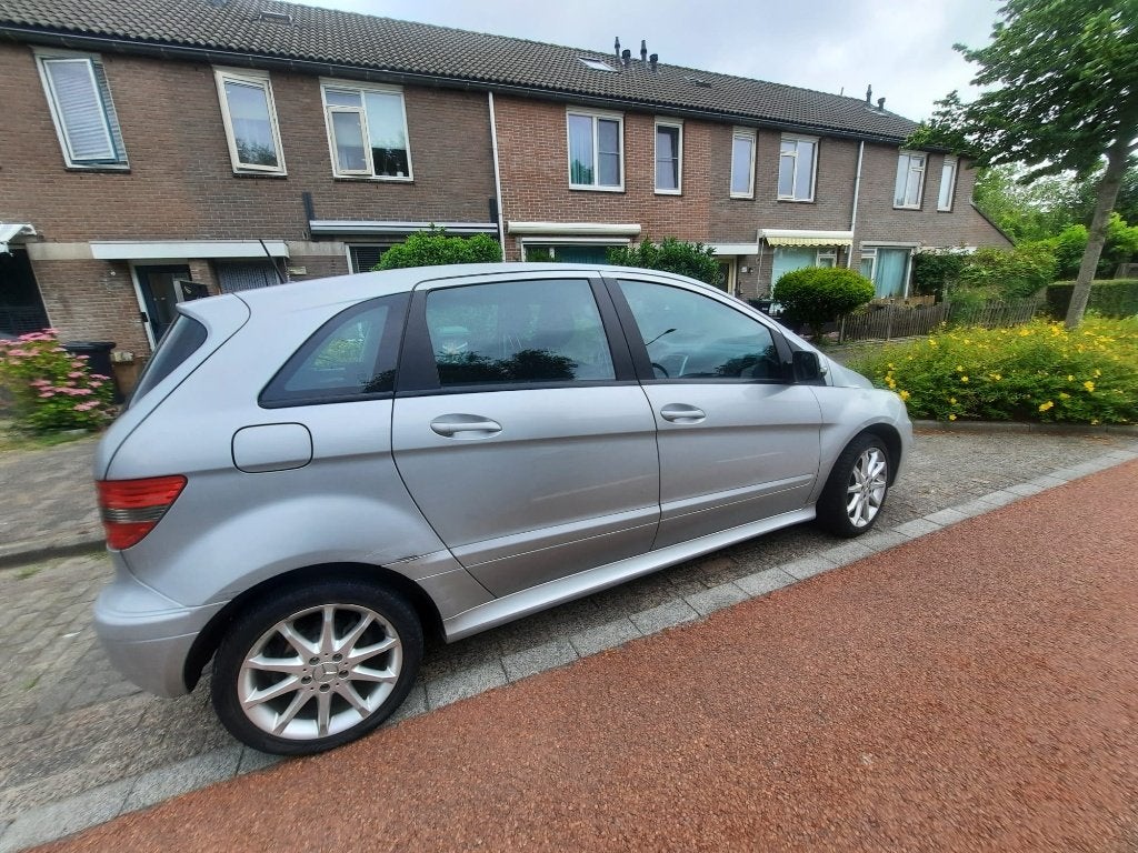 Mercedes-Benz B-Klasse 1.7 B170 5DRS CVT 2009 Grijs, Auto's, Mercedes-Benz, Stof, 4 cilinders, Parkeersensor, Particulier