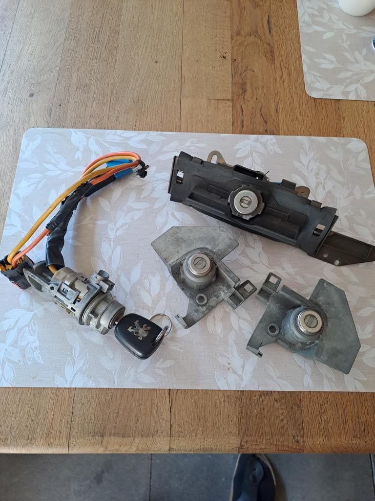 Peugeot Contactslot met Sleutel van een 406 break, Ophalen of Verzenden, Gebruikt, Peugeot