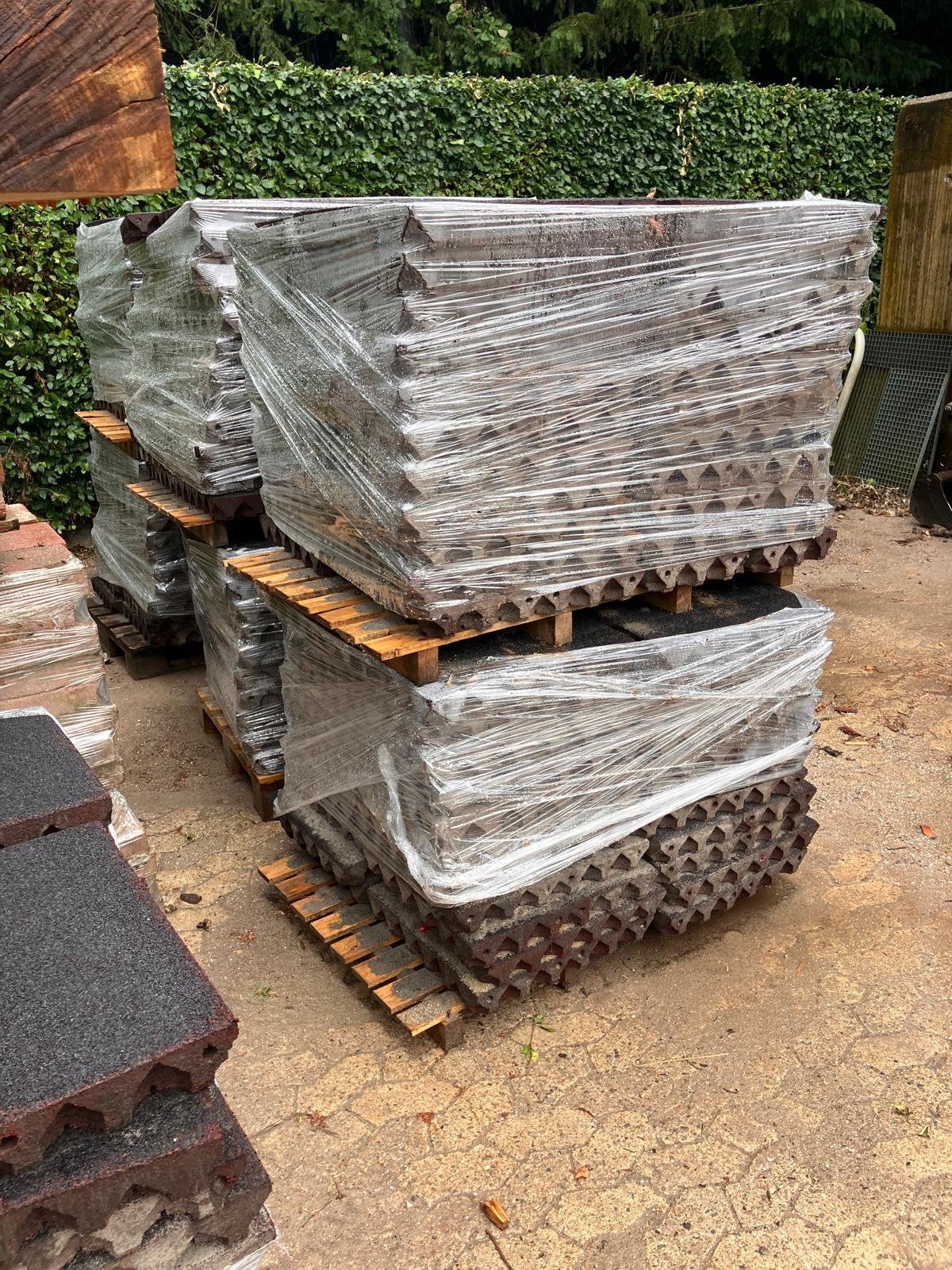 Rubber tegels - 50x50 - dikte 6cm - 320 stuks, Ophalen, Overige typen, Rubber, Zo goed als nieuw