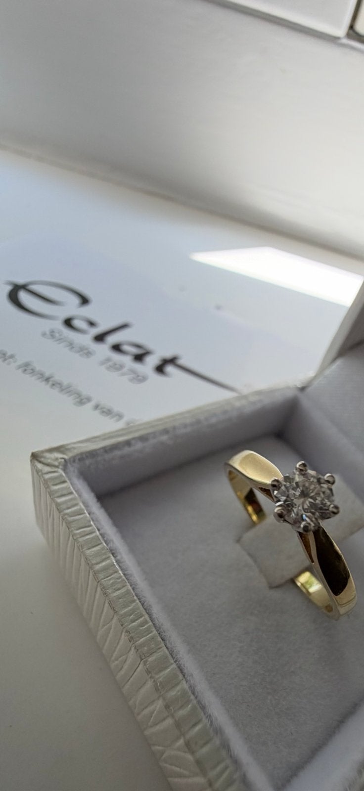 Gouden bicolor Solitairring met briljant, Sieraden, Tassen en Uiterlijk, Ringen, Ophalen of Verzenden, Zo goed als nieuw, 17 tot 18