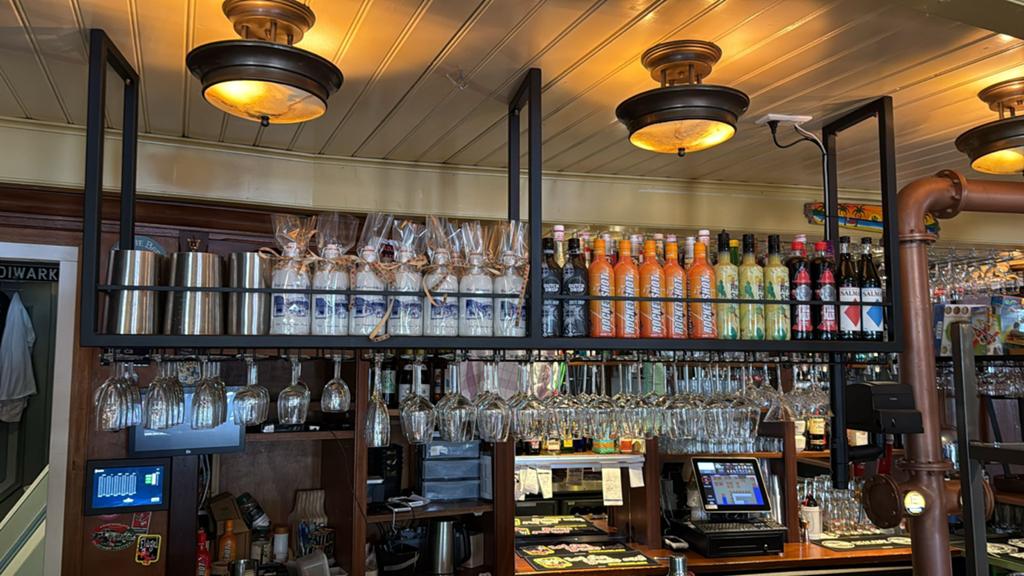 Stijlvol rek voor boven de bar - Perfect voor glazen en fles, Ophalen, Gebruikt